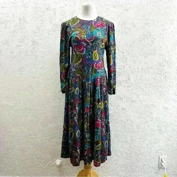 Vintage Dresses & Skirts - Vintage floral/paisley printed midi dress with long sleeves size 6